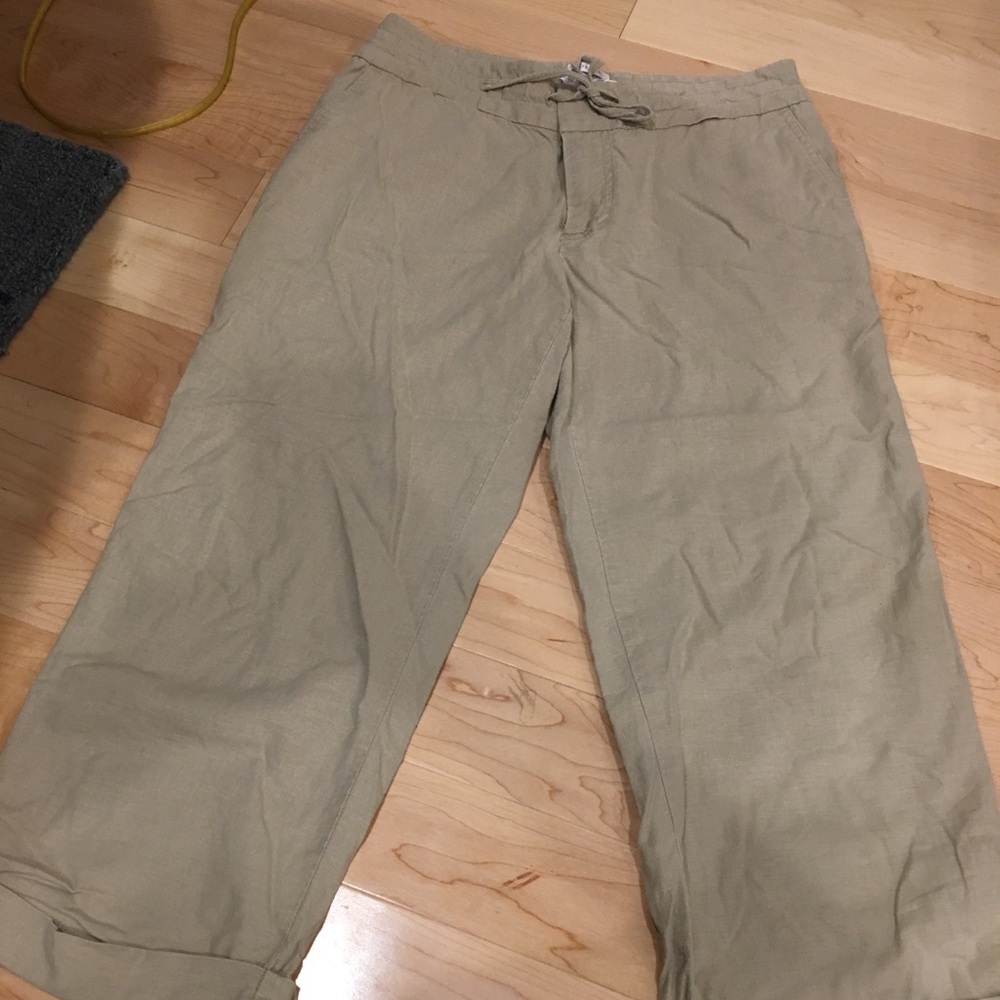 Women’s old navy linen & cotton capris size 6
